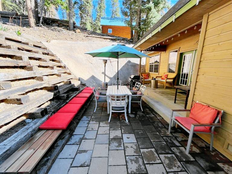 House with grill | Mountain view — photo 4