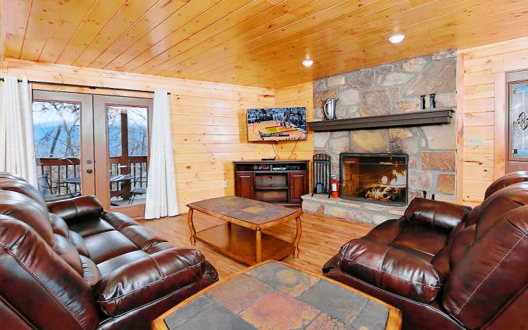 Cabin with pool, barbecue & hot tub | Mountain view — photo 5