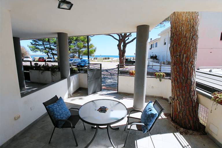 Beach Apartmet 20 mt from the beach