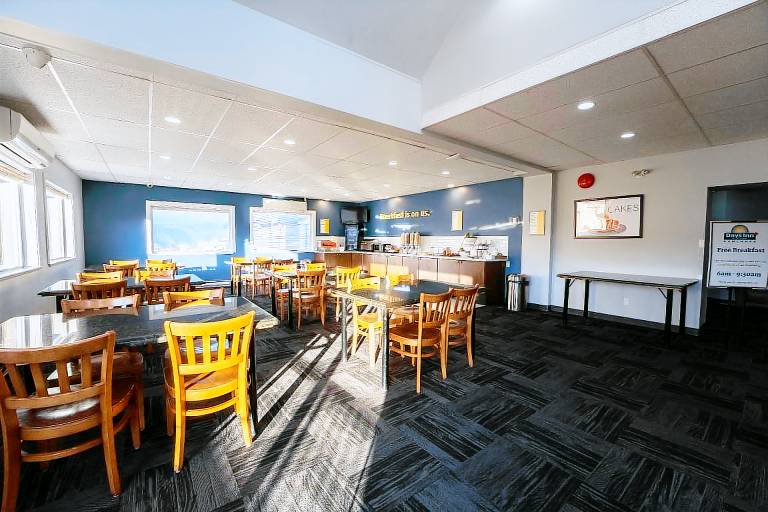 Days Inn by Wyndham Kamloops BC — photo 2