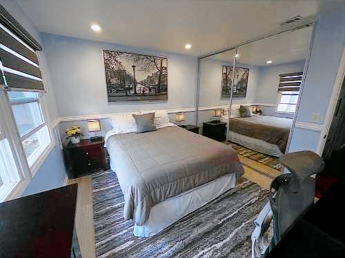 Adorable Room in the House with Peacefull Backyard