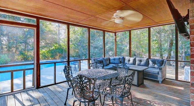 House with pool — photo 3