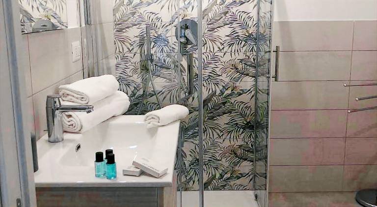 Serviced apartment with garden — photo 2
