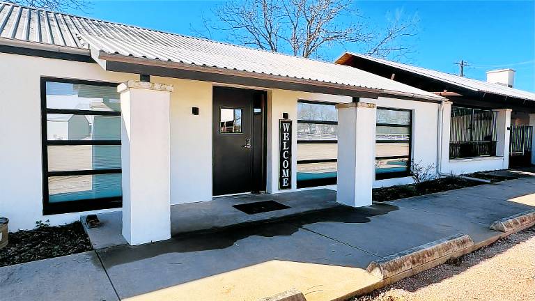 House with barbecue & patio — photo 2