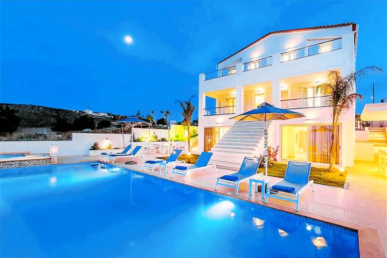 290 m² Villa
