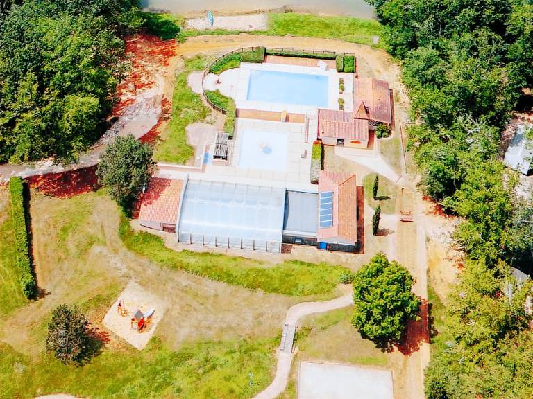 Family-friendly lovely chalet with heated pool & patio | Pet-friendly — photo 3
