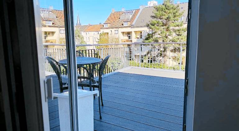 Apartment with patio — photo 4