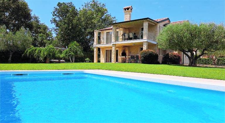 Apartments Villa Sotlar with pool in Umag