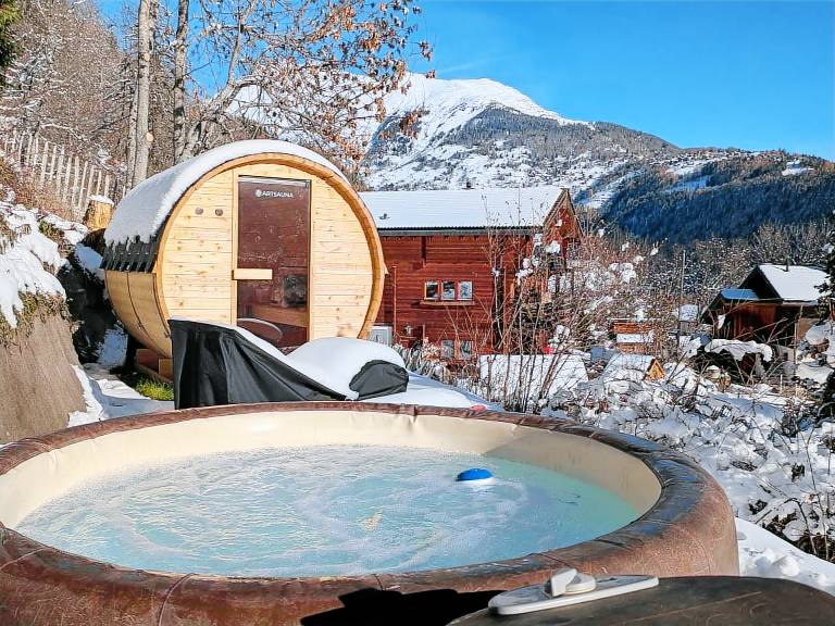 Family-oriented holiday apartment with garden, sauna & jacuzzi | Pet-friendly — photo 2