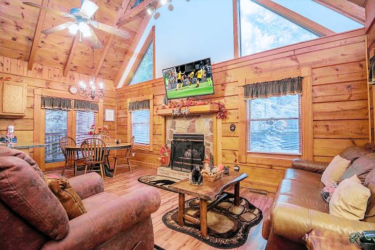 Family-oriented cabin with hot tub, pool & grill | Mountain view | Pets are welcome — photo 2