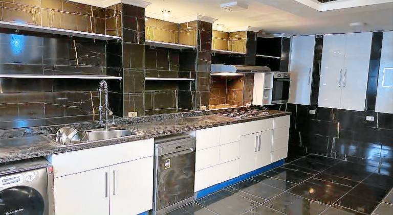 Trio villa with falls in compound فلا بحديقة كبيره وشلالات صناعية — photo 3