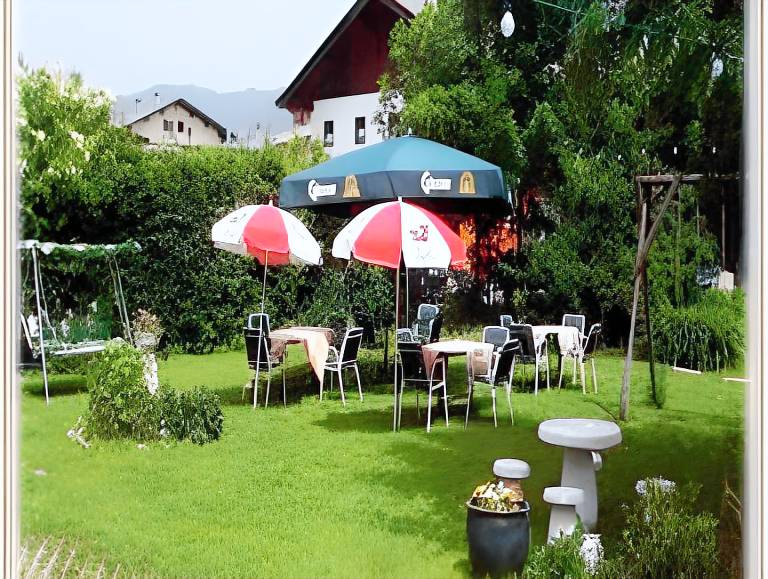 Serviced apartment with terrace & yard — photo 5