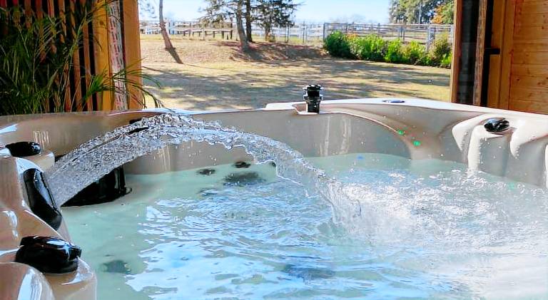 Loveyou Villalunoterie Futuroscope Piscine spa 4pers — photo 2
