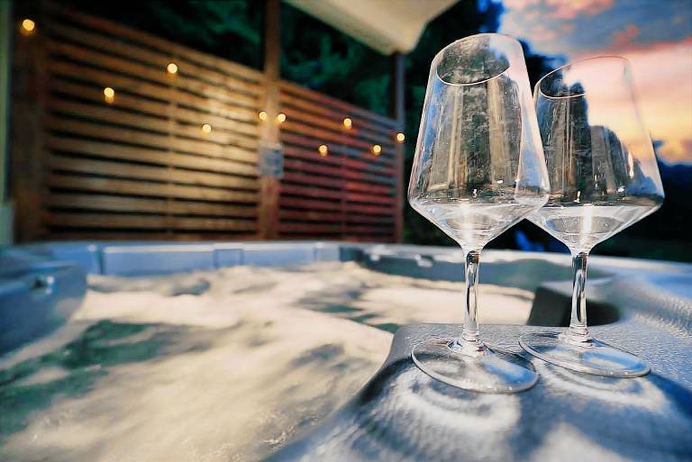 Boho Barn: Pet Friendly Hot Tub Wi-Fi Close to PF — photo 3