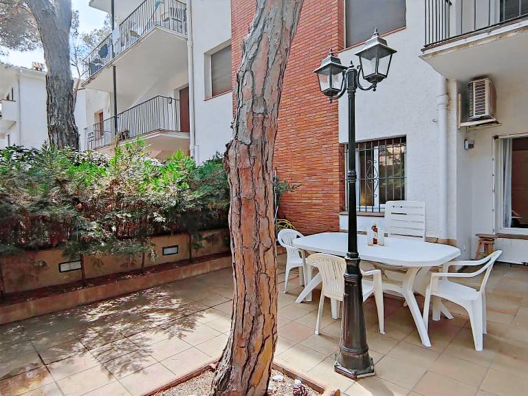 Rental apartment with yard in Castell-Platja d'Aro