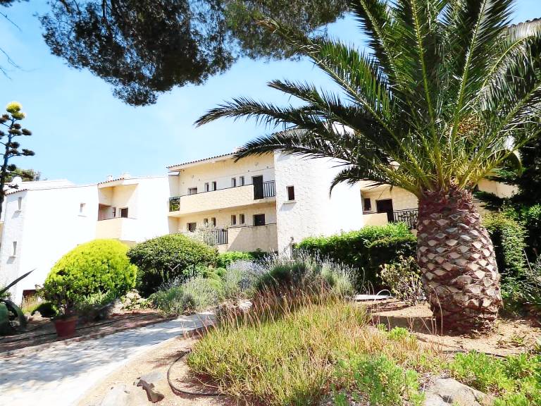Studio with pool & yard | Next to the beach | Pets allowed — photo 2