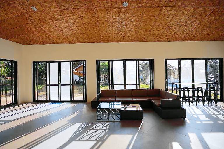 Bungalow with garden, patio & pool — photo 5