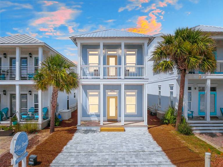 House with terrace in Hollywood, FL