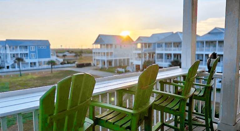 House with barbecue & yard | Suitable for remote work in Galveston, TX