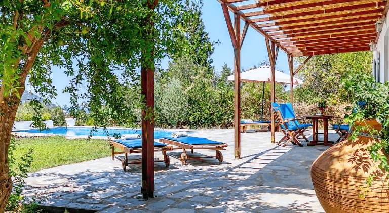Villa with terrace, hot tub & private pool | Good for workation | Pets allowed — photo 5