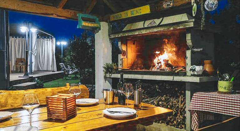 Vacation home with hot tub | Pets are welcome — photo 4