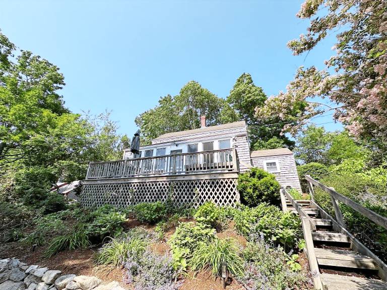Classic Cape Bungalow less than a mile to Paine's Creek Beach & Dog Friendly! — photo 3