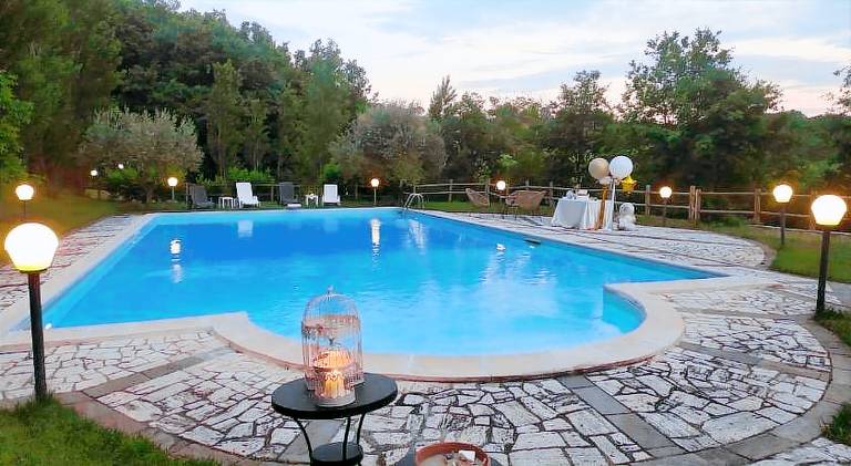 Lodge with terrace, garden & pool — photo 5