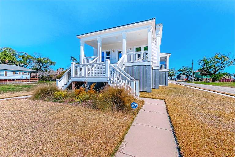 3BR Home Near Beach w Views Deck & Grill