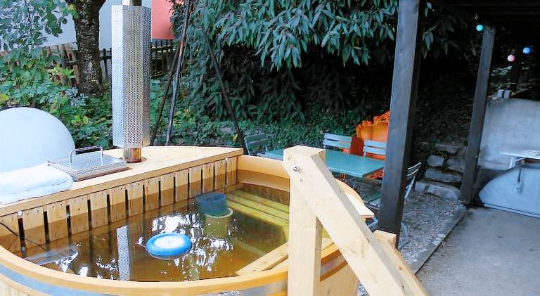 Apartment with jacuzzi & pool — photo 3