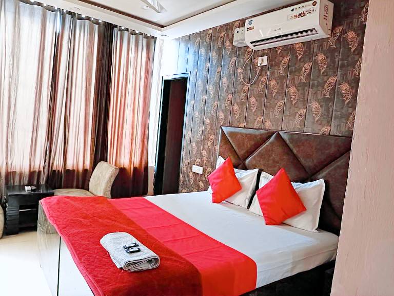 Hotel poras in Chandigarh