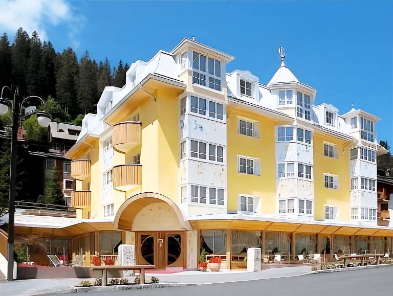 Alpen Suite Hotel in Pinzolo