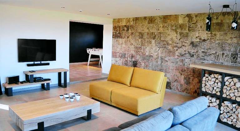 Vacation home with pool — photo 2