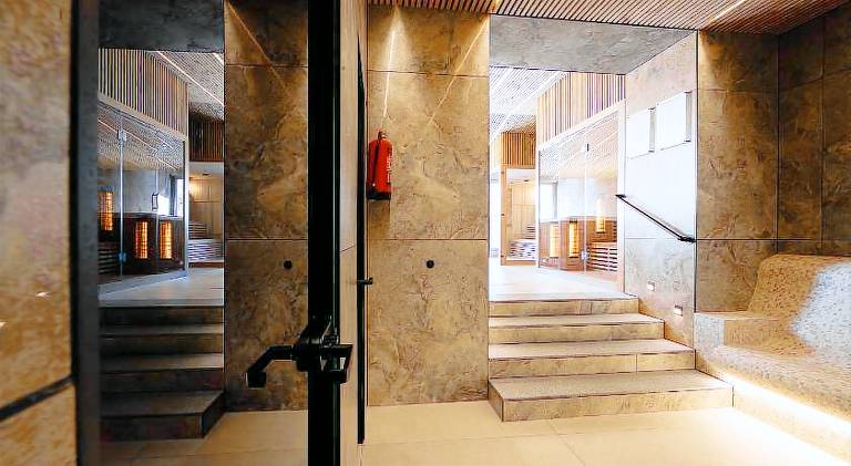Apartment with sauna, hot tub & patio — photo 5