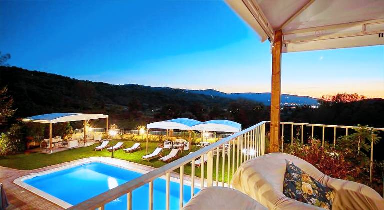 Rental apartment with patio, private pool & yard — photo 2