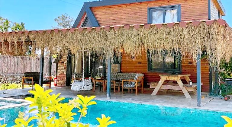 Fully equipped beautiful villa with hot tub, BBQ & patio | Perfect for remote work | Pets are welcome — photo 4