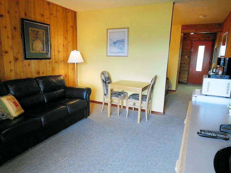 Rocky Mountain Springs Lodge — photo 3