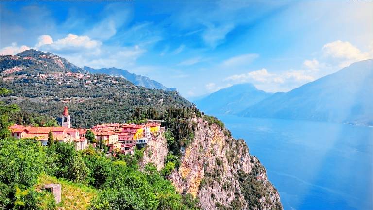 Holiday apartment with patio & garden | Dogs allowed in Tremosine
