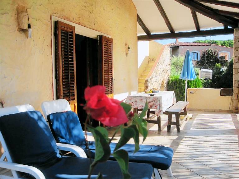 Vacation home with barbeque, patio & garden — photo 2