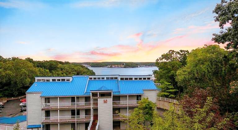 House with 1 room for 4 persons in Lake Ozark, MO