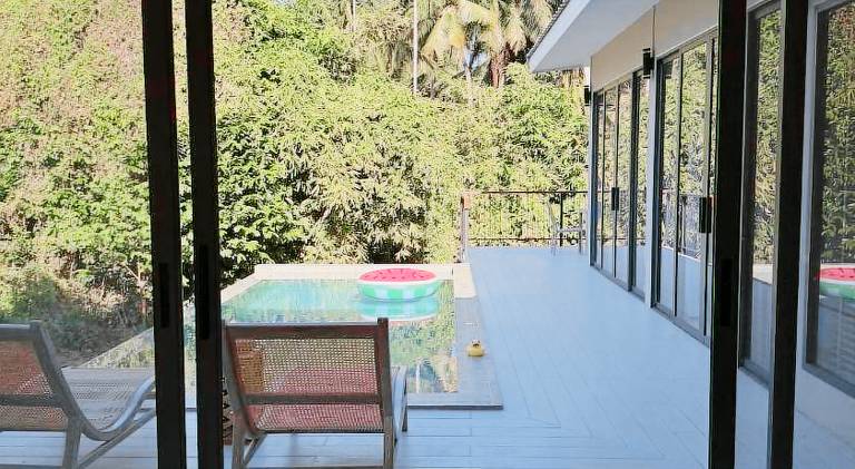 Villa with pool — photo 4
