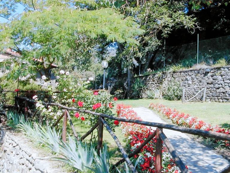 House with barbecue, yard & private pool | Nature view — photo 4