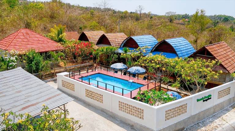Bungalow with pool, yard & patio | Pets allowed — photo 2