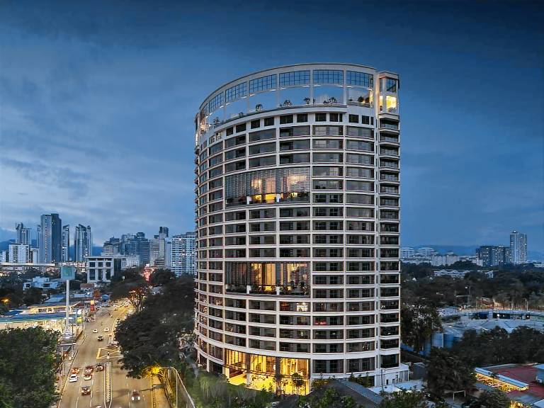 Serviced apartment with sauna, pool & patio in Kuala Lumpur