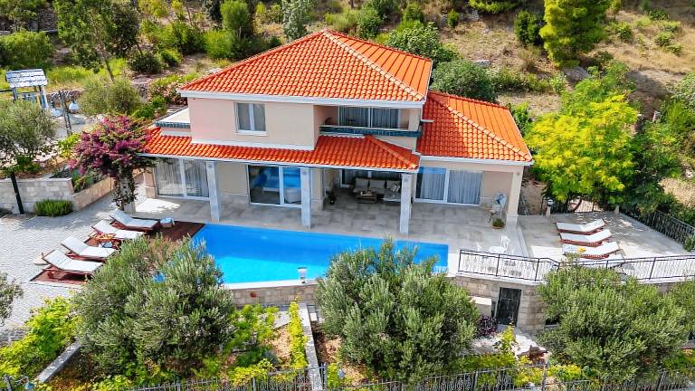 Villa with garden, sauna & private pool | Sea view in Omis