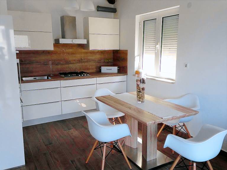 Fully equipped beautiful house with yard, BBQ & patio | Close to the beach | Pet-friendly — photo 4