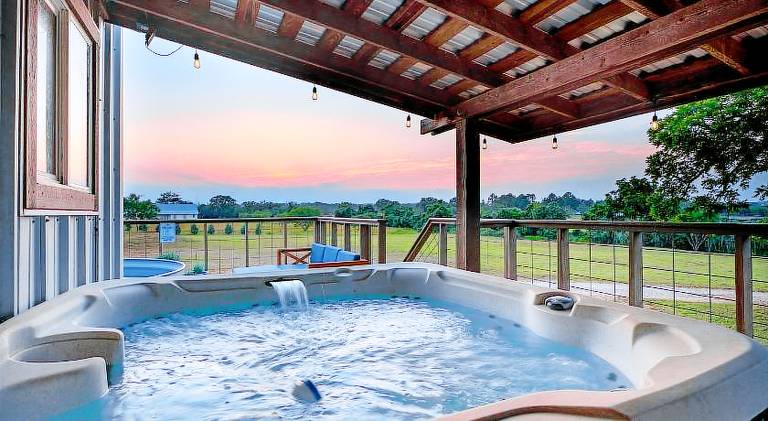 House with pool — photo 3