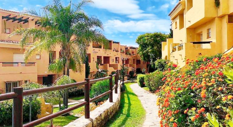 Fully equipped apartment with patio, garden & pool | Good for workation | Dogs allowed — photo 3