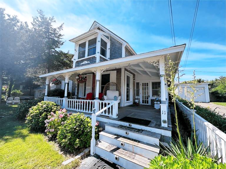Cottage Oak Bluffs