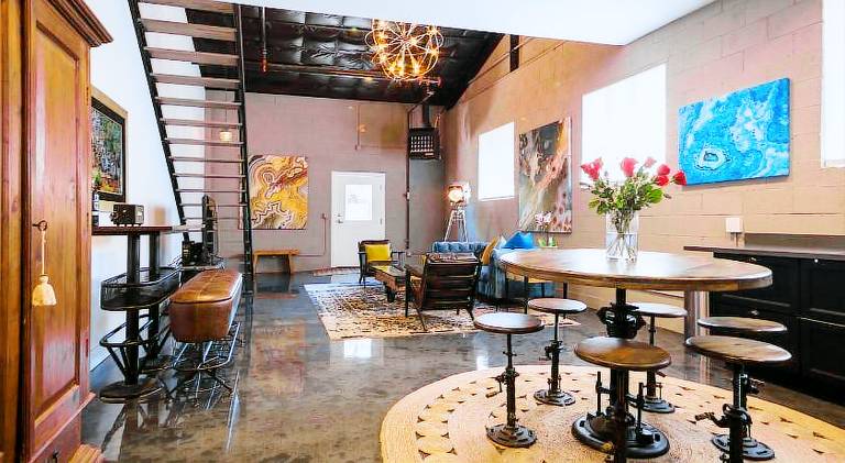 Big serviced apartment with BBQ & hot tub | Perfect for remote work | Pets allowed — photo 3