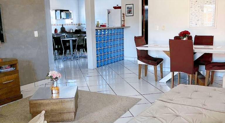 House with pool — photo 4